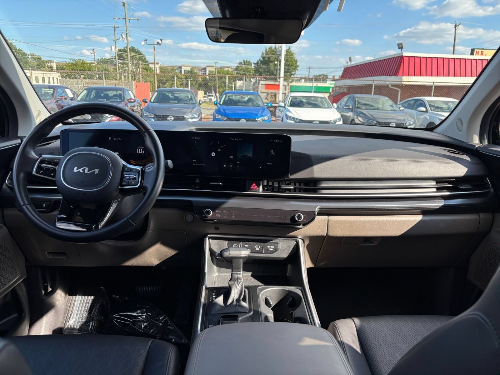 Used 2026 Kia Carnival FWD image 30