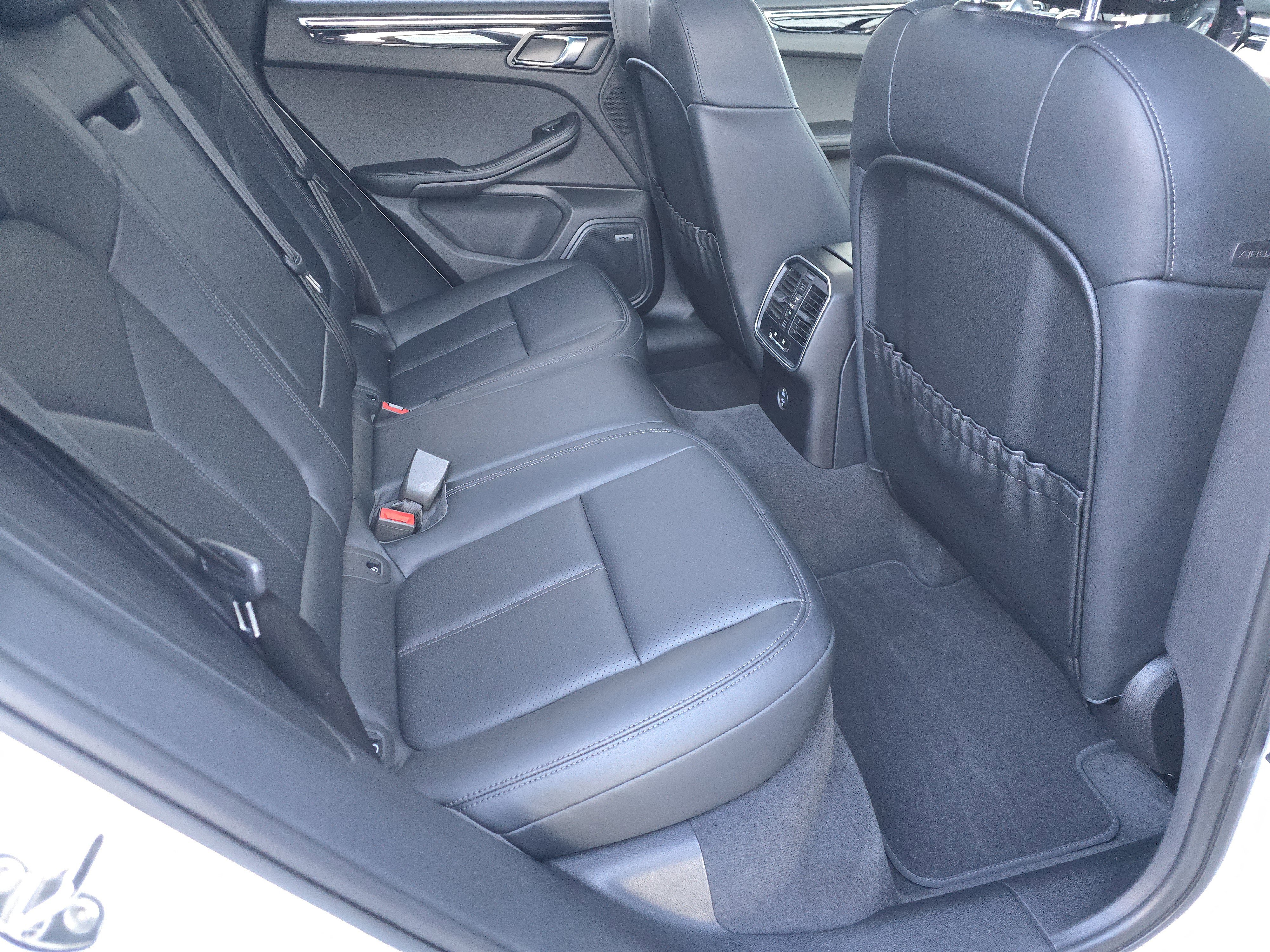 Certified 2025 Porsche Macan image 14