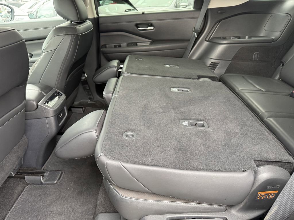 Used 2025 Nissan Pathfinder SL image 26