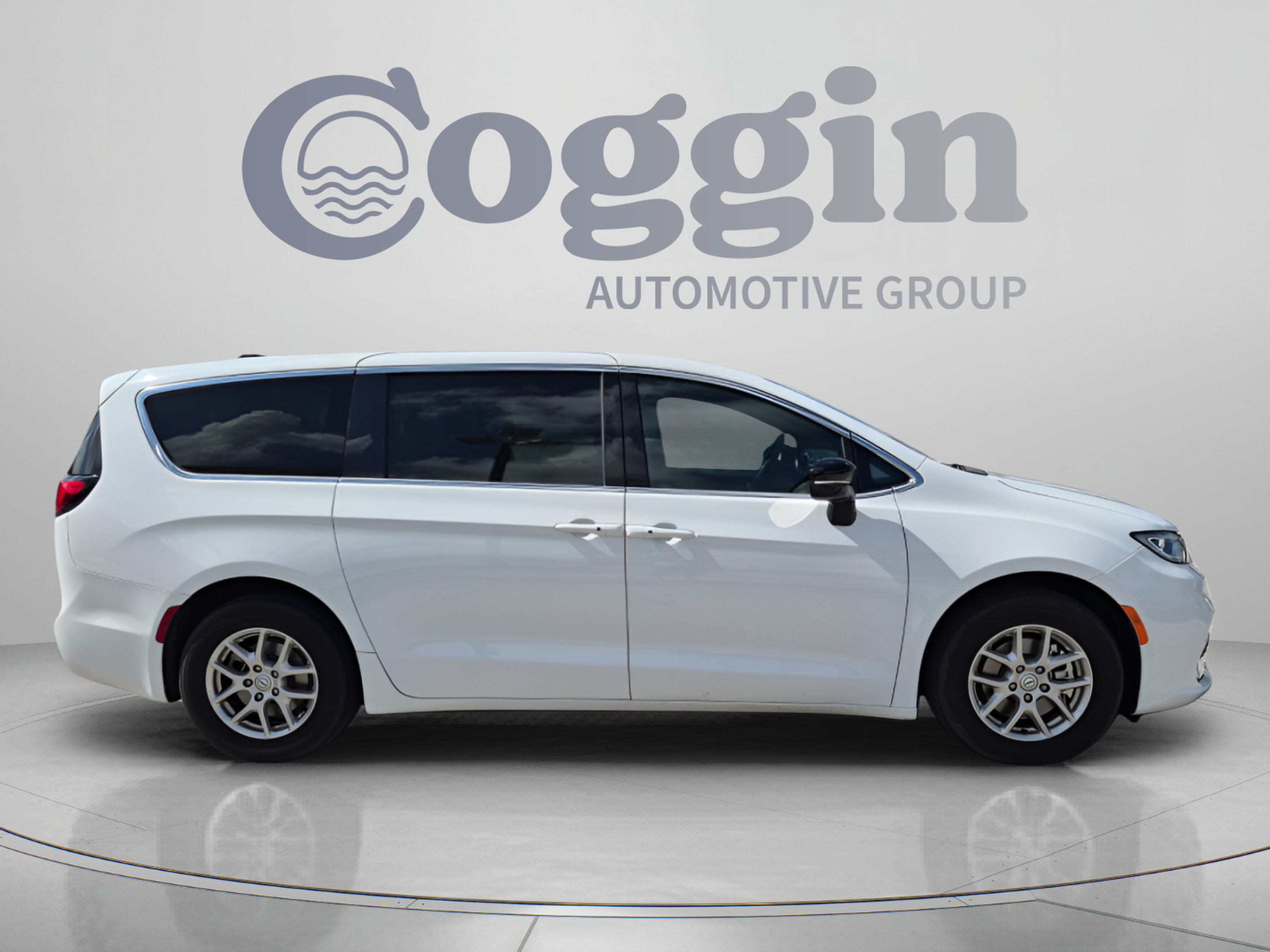 Used 2025 Chrysler Pacifica Select FWD image 7