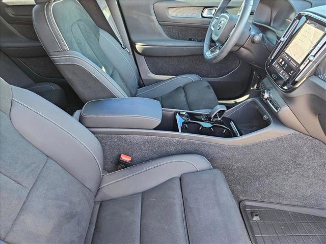 Used 2022 Volvo XC40 P8 Recharge Plus image 25