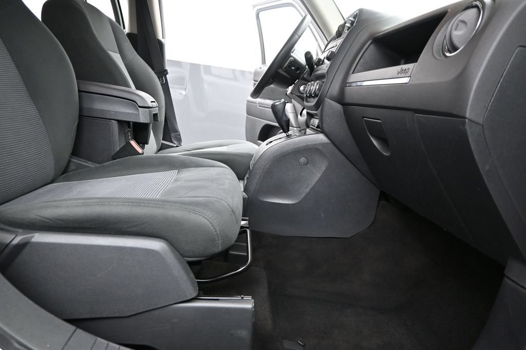 Used 2015 Jeep Patriot Latitude FWD image 18