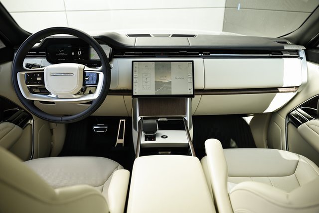 New 2025 Land Rover Range Rover SE image 34