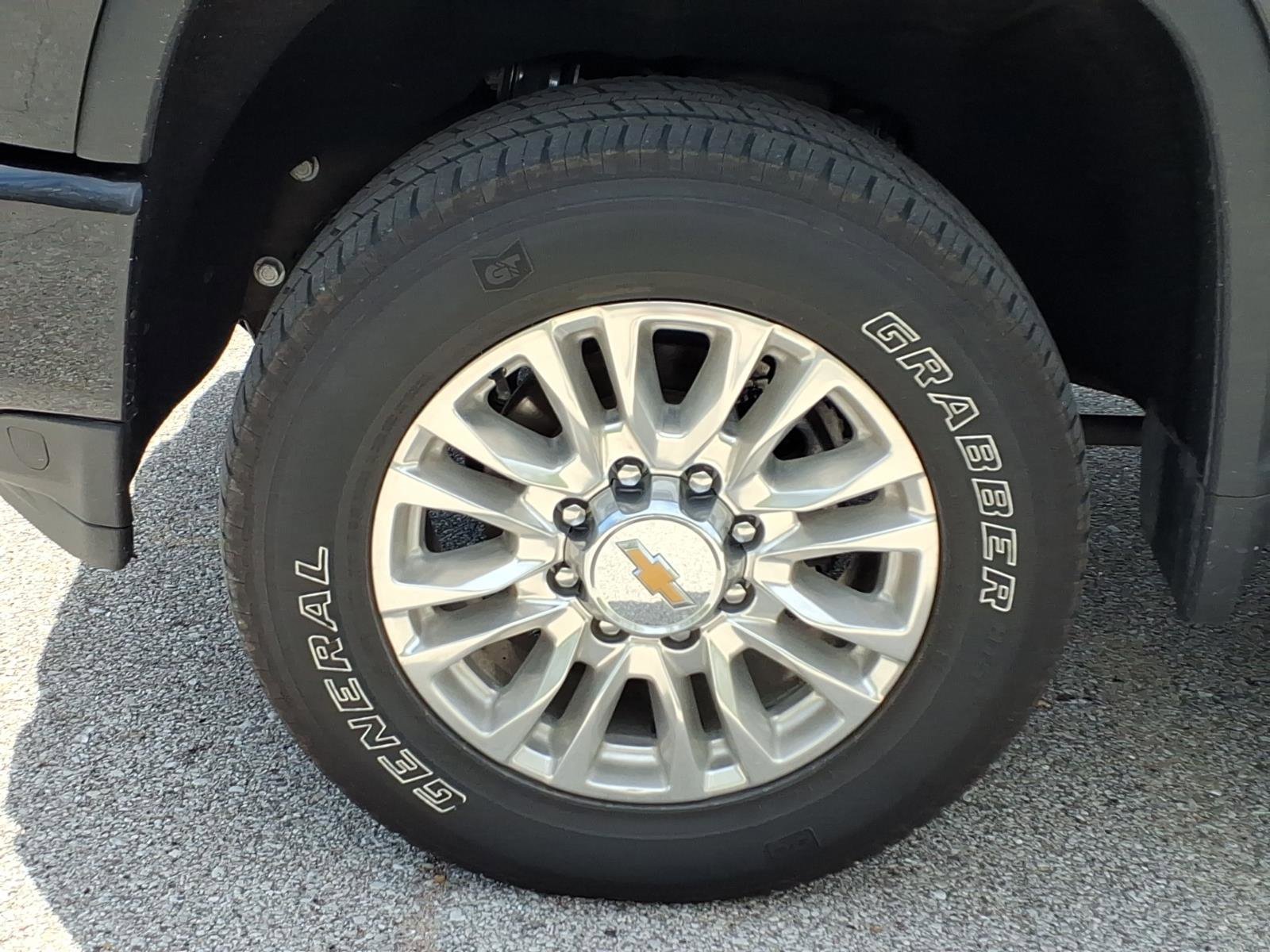 Used 2022 Chevrolet Silverado 2500 High Country w/ Safety Package II image 31