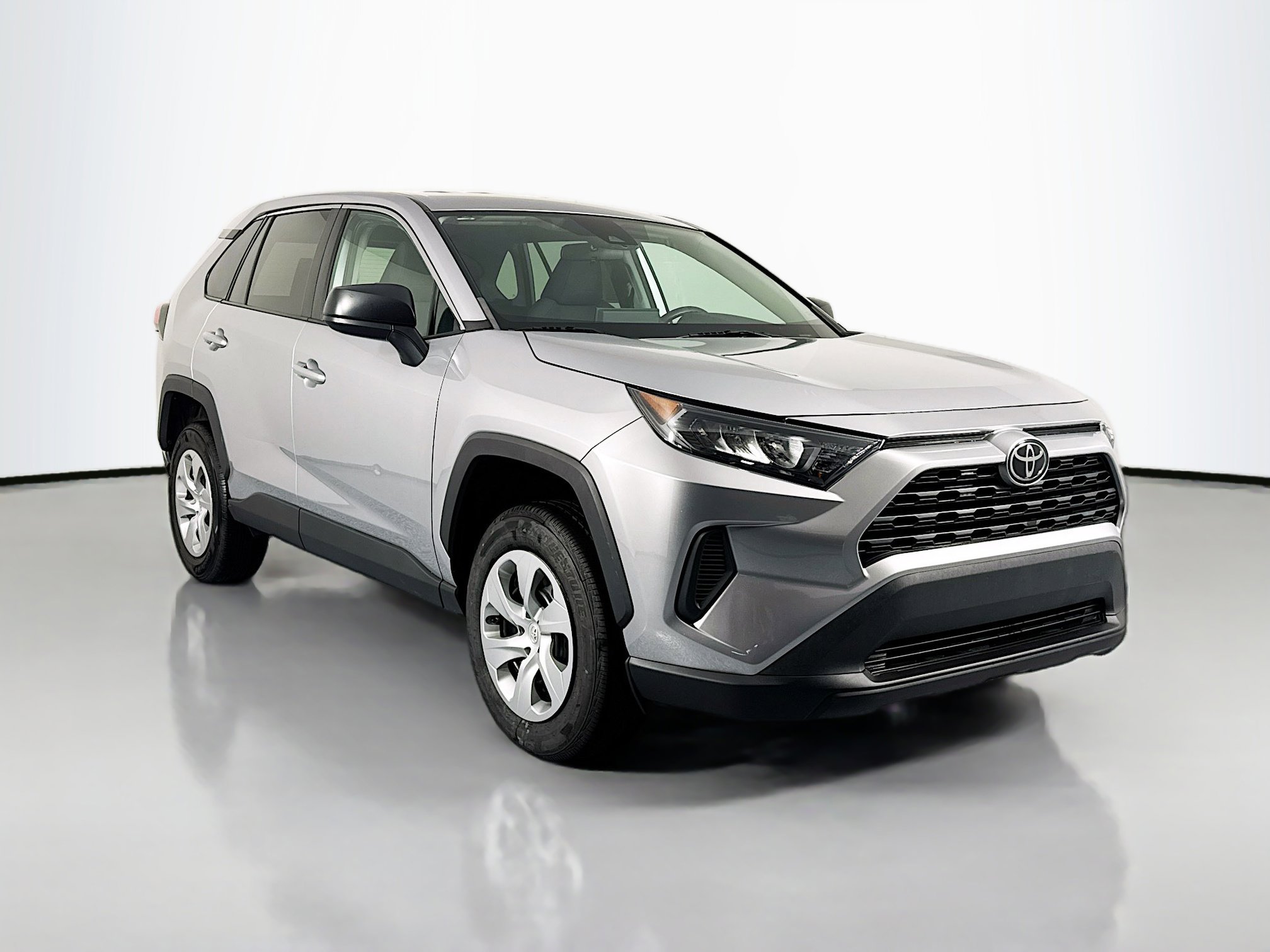 Used 2022 Toyota RAV4 LE image 3