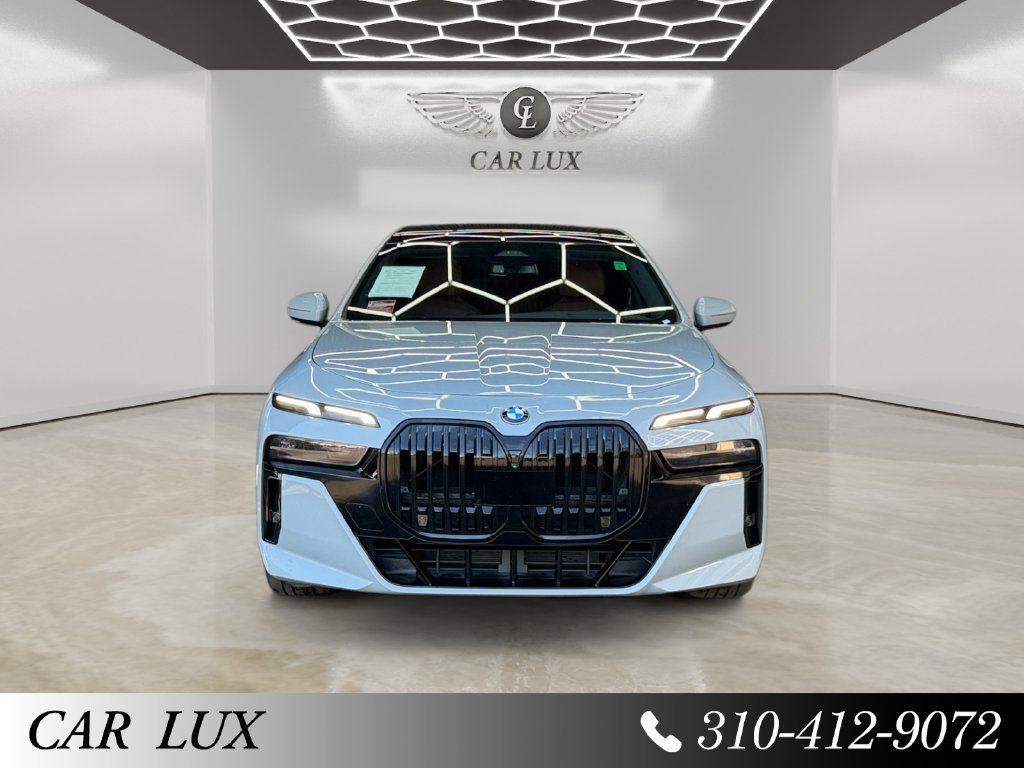 Used 2023 BMW 740i w/ Parking Assistance Package RWD image 8