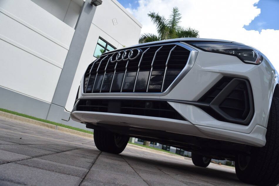 Used 2020 Audi Q3 2.0T Premium w/ Convenience Package AWD/4WD image 12