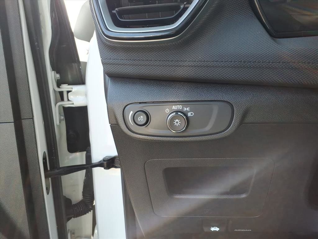 Used 2025 Chevrolet TrailBlazer LT w/ Driver Confidence Package image 9