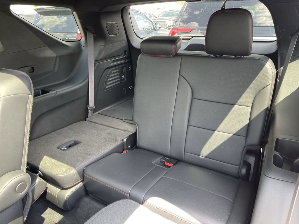 Used 2024 Chevrolet Traverse RS FWD image 9