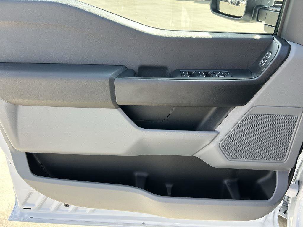 New 2026 Ford F250 XL w/ XL Chrome Package image 7