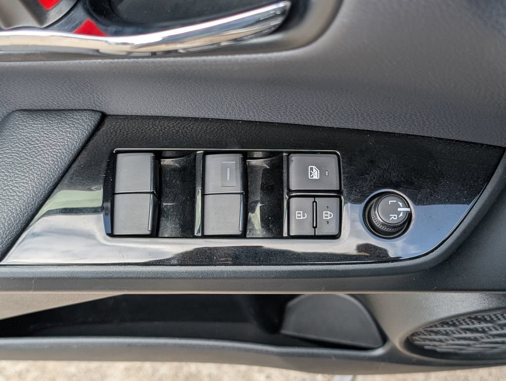 Used 2021 Toyota Prius LE FWD image 14