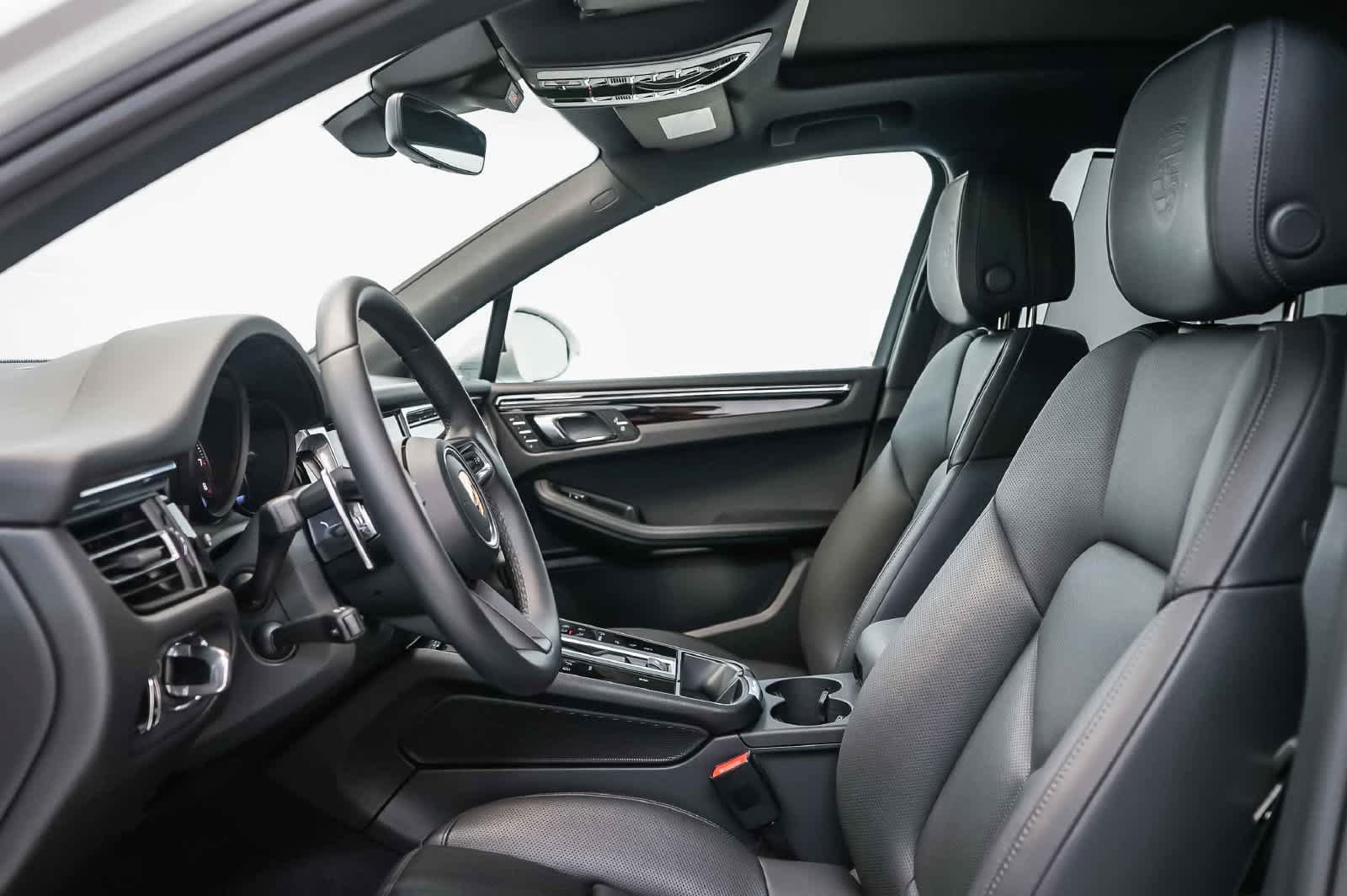 Certified 2026 Porsche Macan AWD/4WD image 23