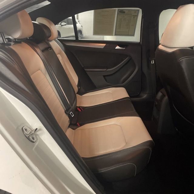 Used 2017 Volkswagen Jetta Sport image 12