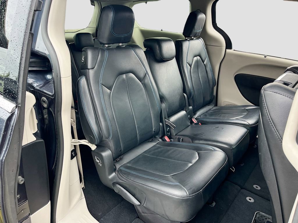 Certified 2021 Chrysler Pacifica Touring-L w/ Uconnect Theater Family Group image 28