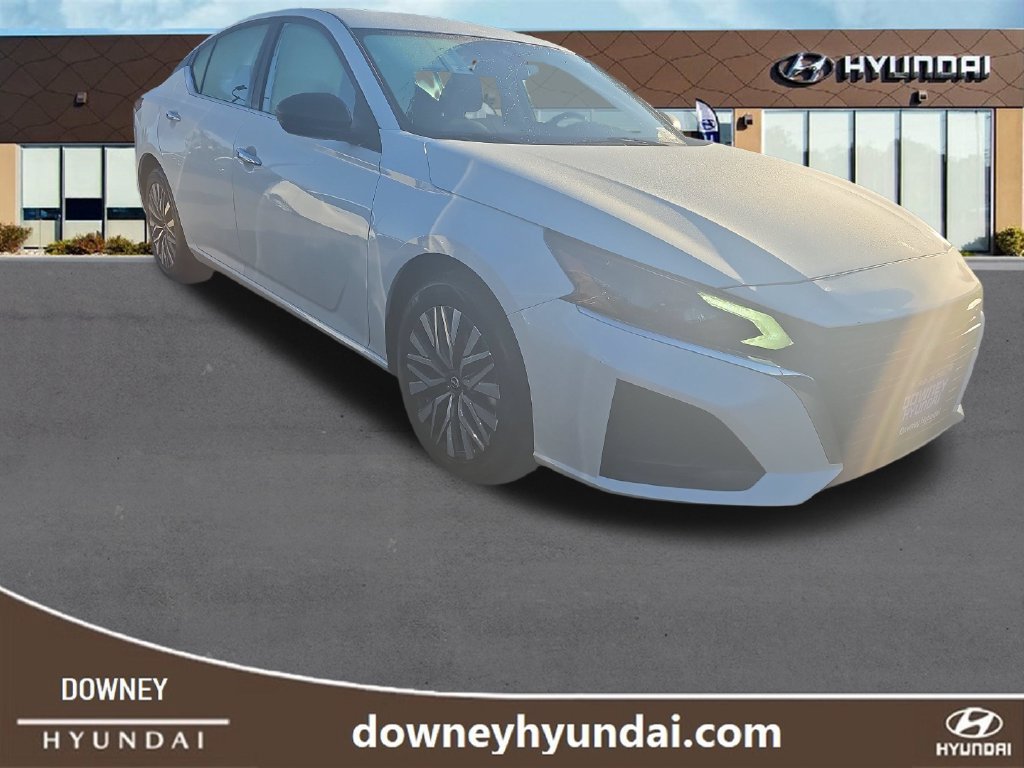 Used 2024 Nissan Altima 2.5 SV FWD image 6