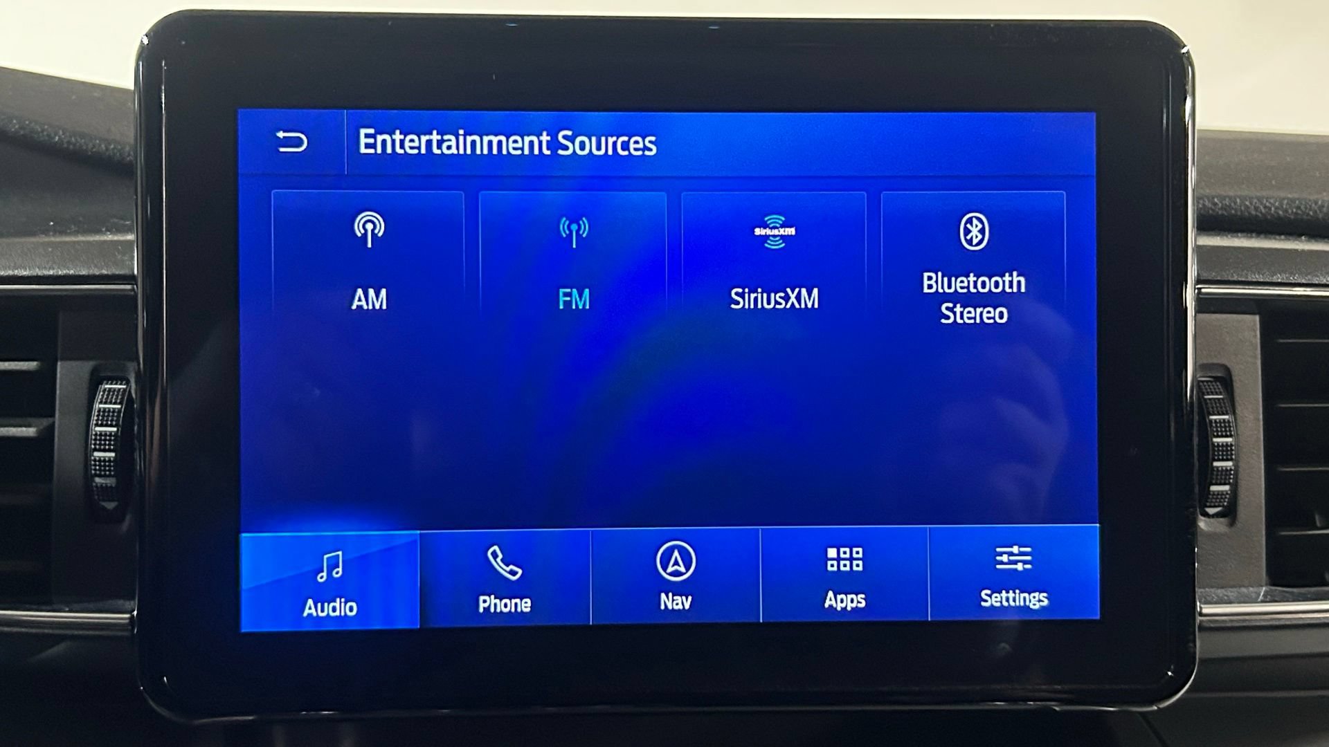 Used 2022 Ford Explorer XLT w/ Equipment Group 202A AWD/4WD image 86