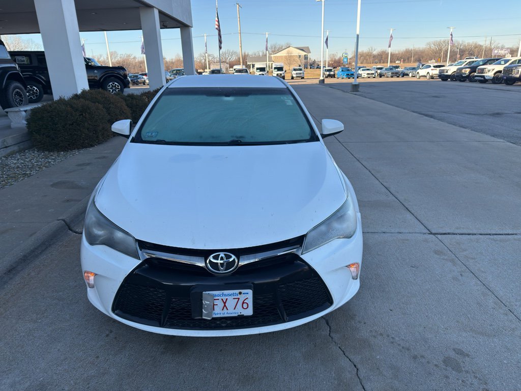 Used 2017 Toyota Camry SE image 2