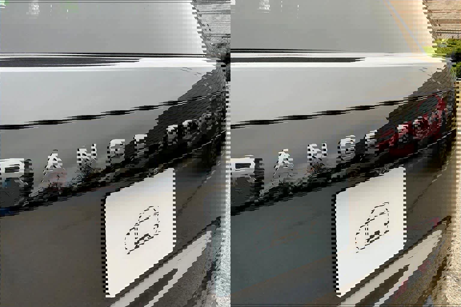 New 2025 Land Rover Range Rover Long Wheelbase SE image 15