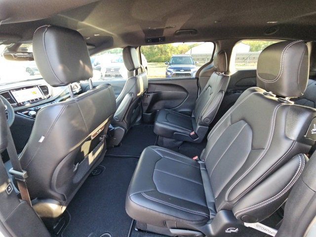New 2026 Chrysler Pacifica Select image 28