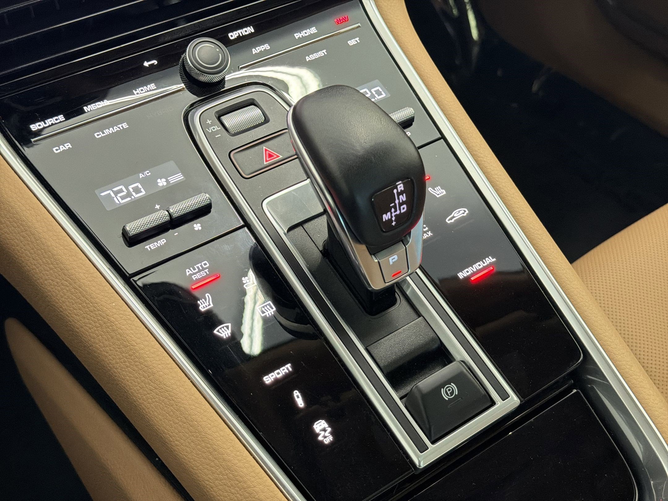 Certified 2023 Porsche Panamera Platinum Edition image 16