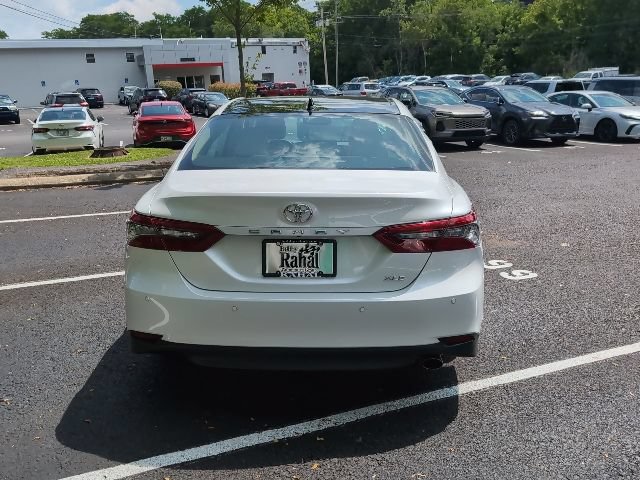 Used 2021 Toyota Camry XLE w/ Navigation Package FWD image 4