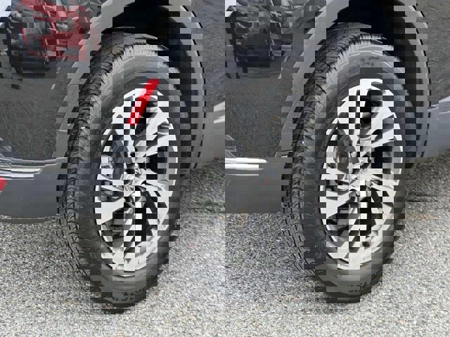 Used 2023 Buick Envision Essence image 7