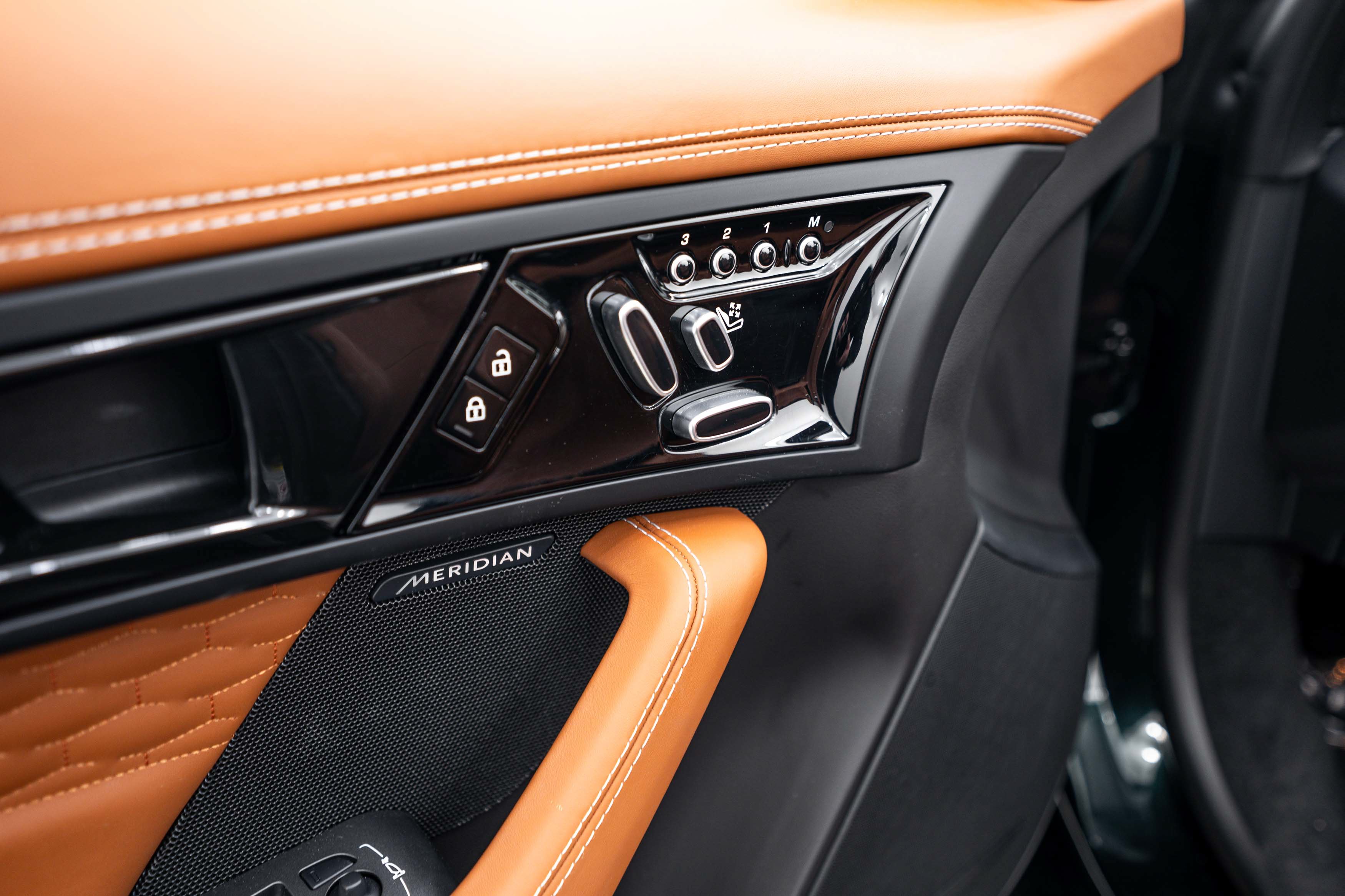 Used 2024 Jaguar F-TYPE Convertible AWD image 19