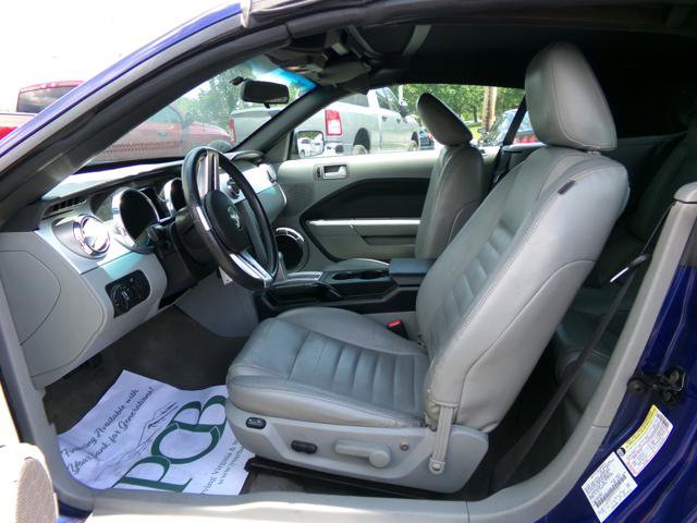 Used 2005 Ford Mustang GT RWD image 3