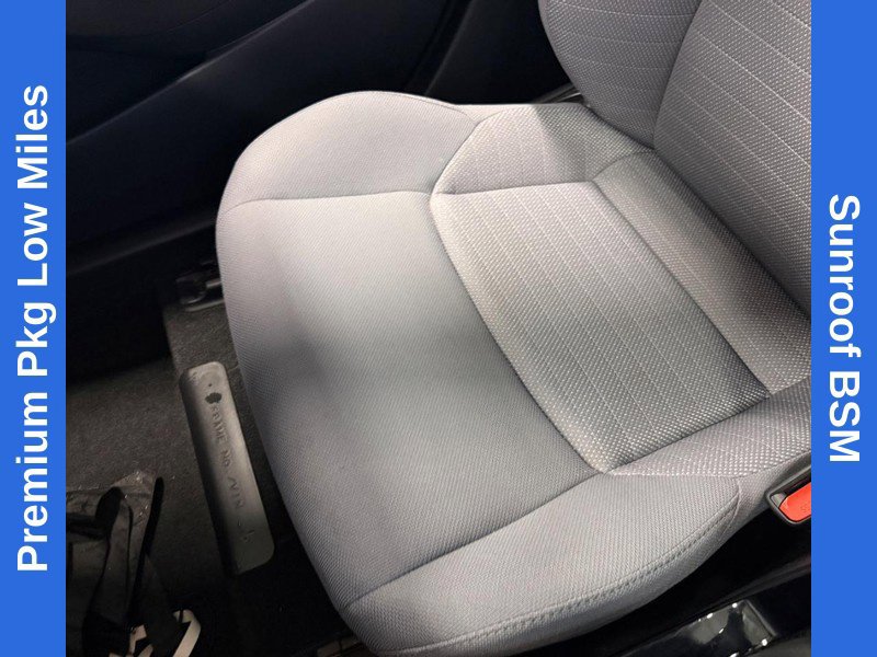 Used 2020 Toyota Corolla SE w/ SE Premium Package FWD image 25