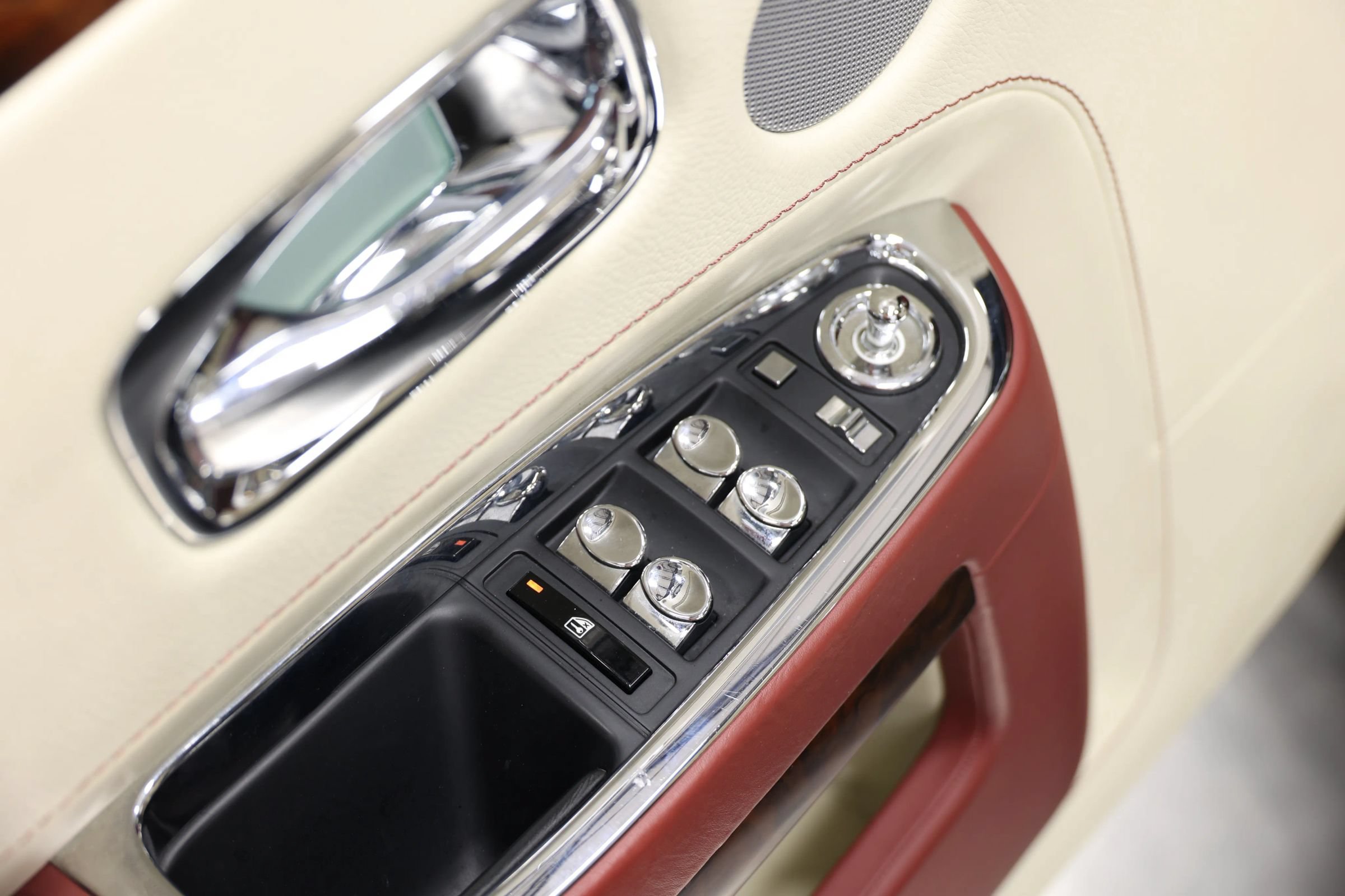 Used 2013 Rolls-Royce Ghost RWD image 12