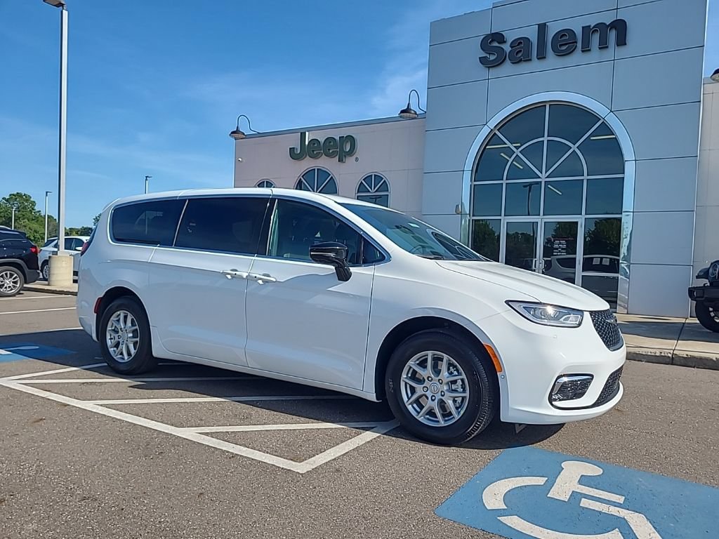 New 2025 Chrysler Pacifica Select FWD image 2