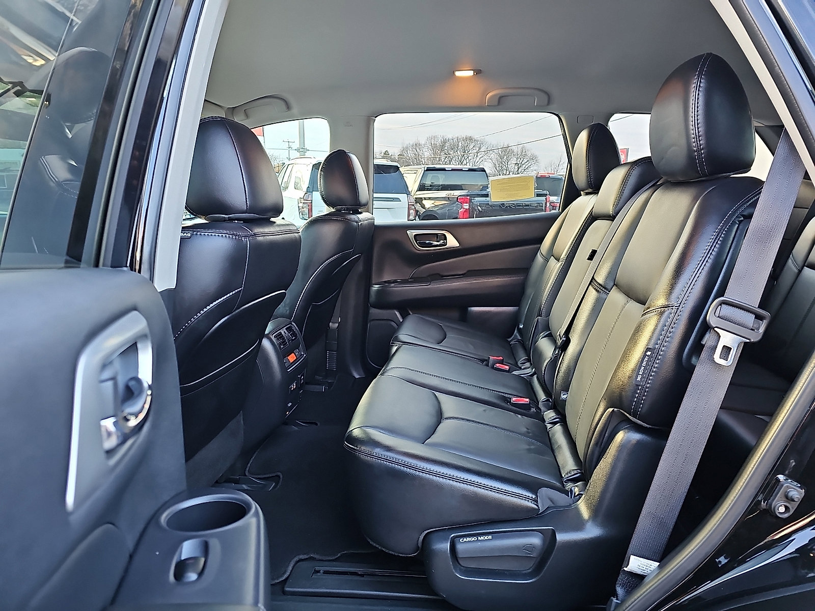 Used 2020 Nissan Pathfinder SL image 11