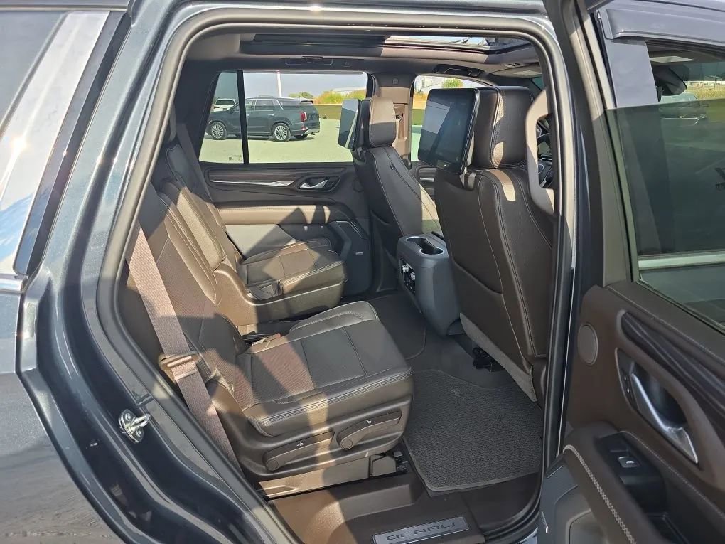 Used 2021 GMC Yukon Denali w/ LPO, Illumination Package image 11