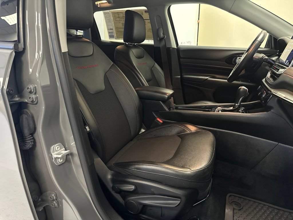 Used 2022 Jeep Compass Trailhawk w/ Trailhawk Convenience Group AWD/4WD image 45