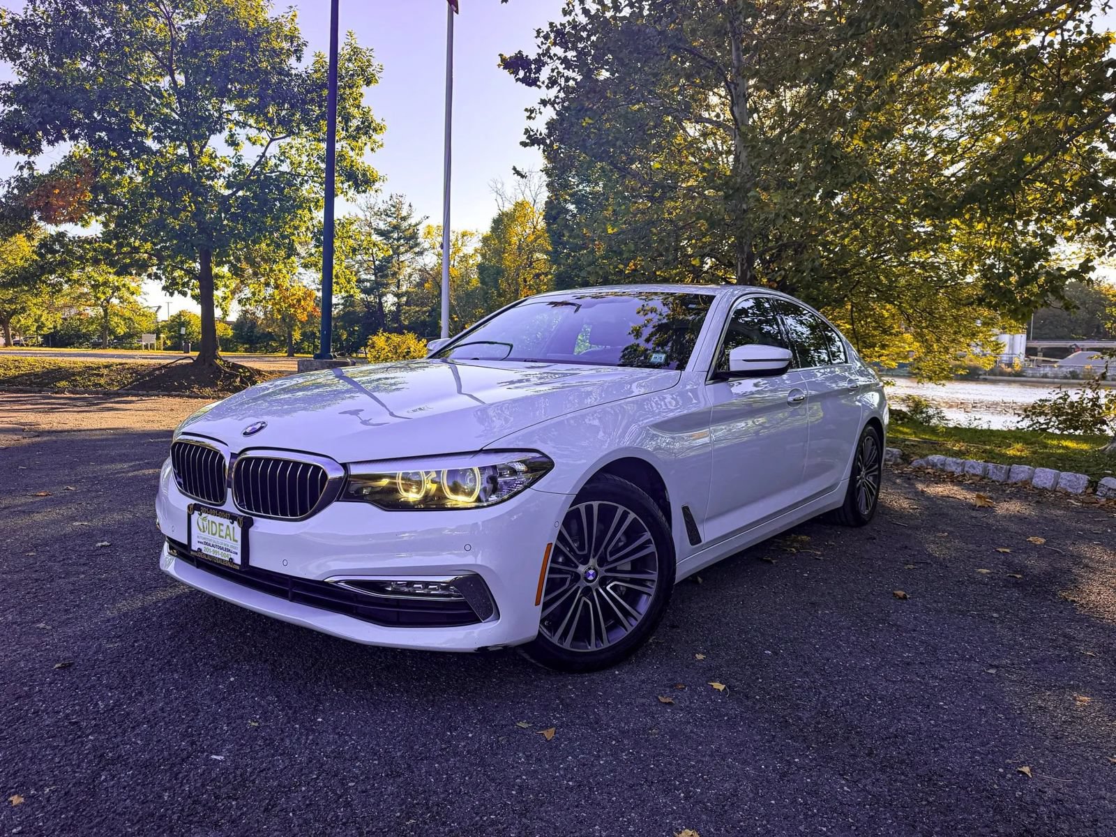 Used 2017 BMW 530i xDrive AWD/4WD image 2