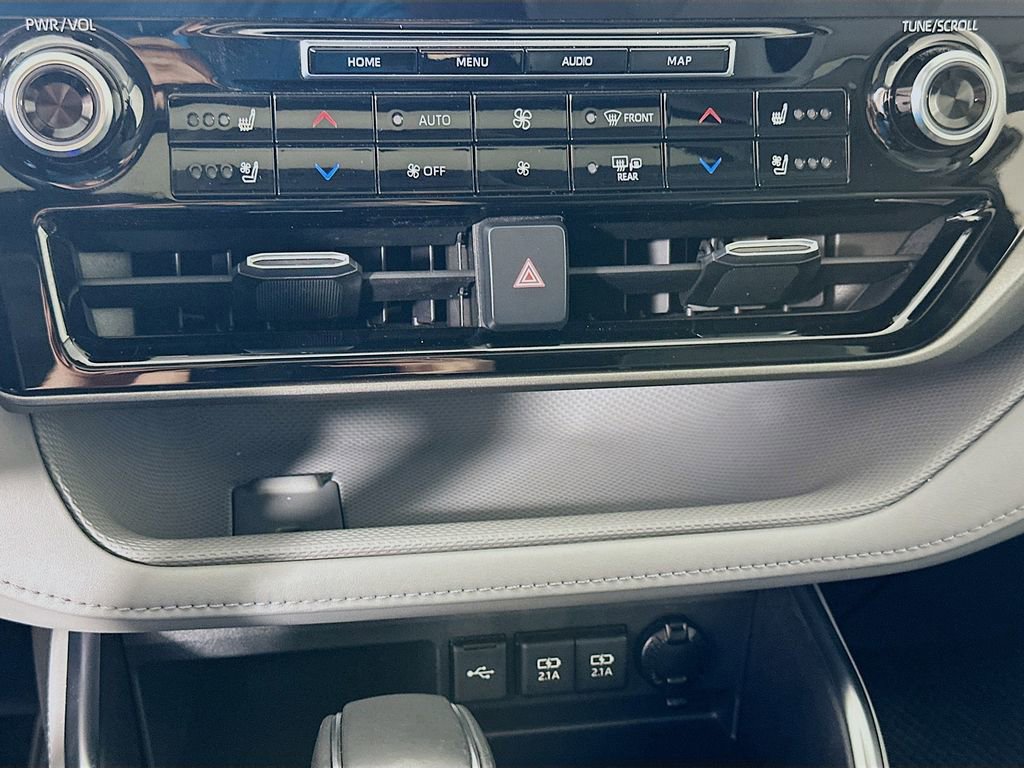 Used 2020 Toyota Highlander Limited image 16