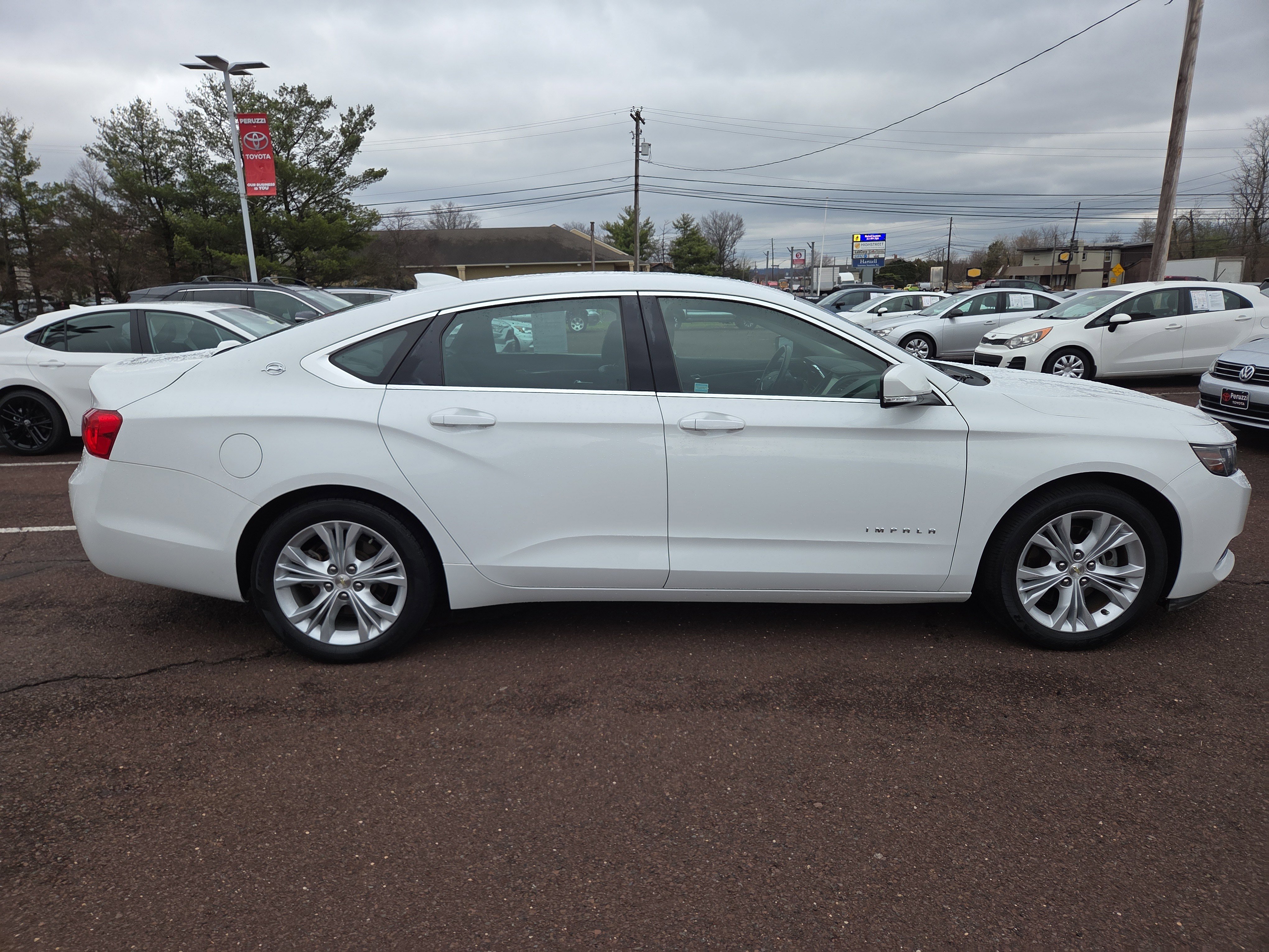 Used 2015 Chevrolet Impala LT w/ Convenience Package image 2