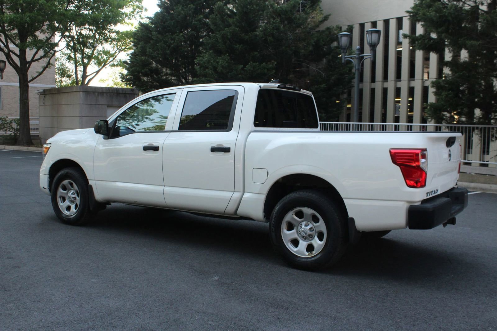 Used 2022 Nissan Titan S w/ S Utility Package image 9