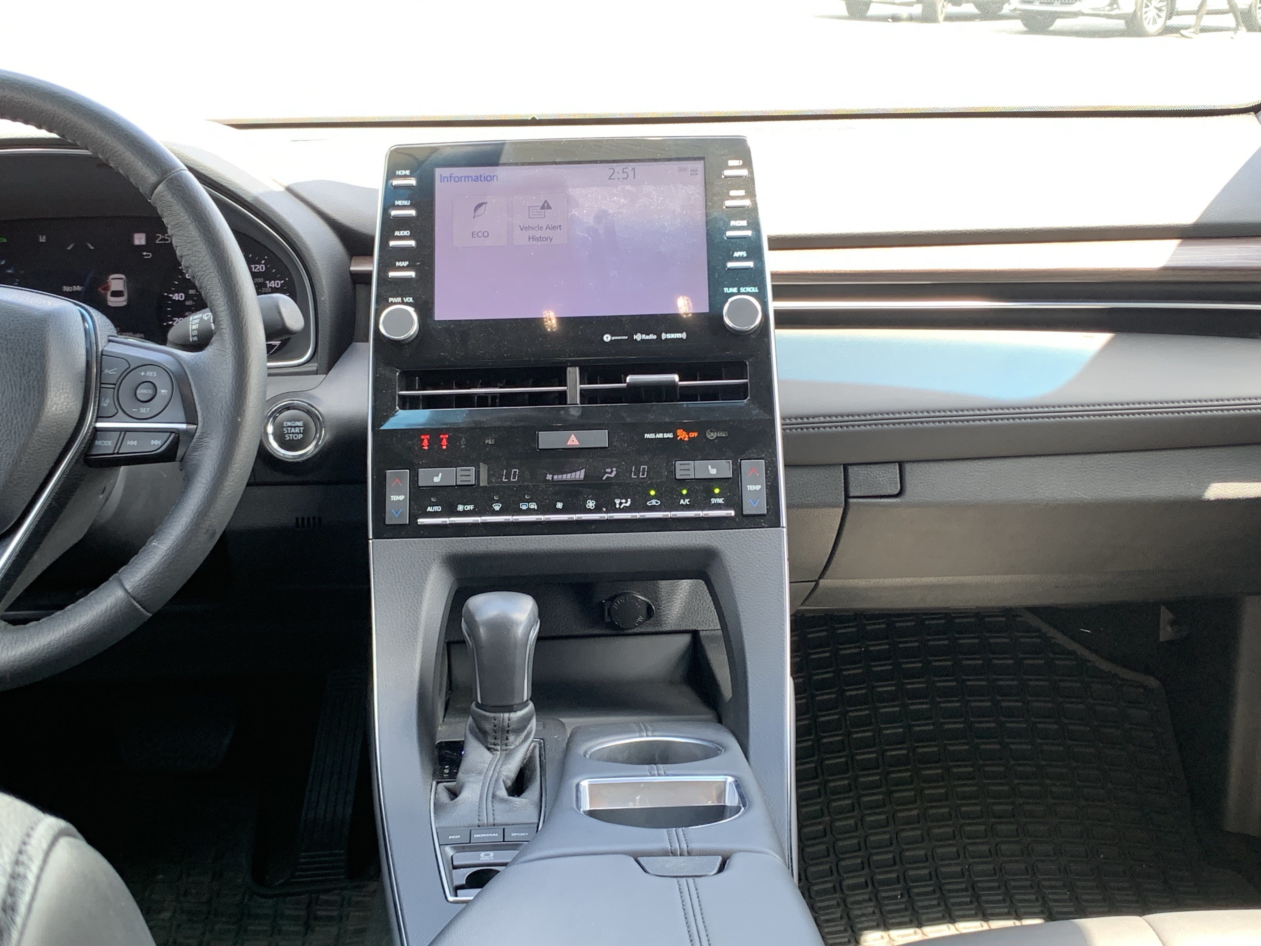 Used 2022 Toyota Avalon XLE FWD image 30