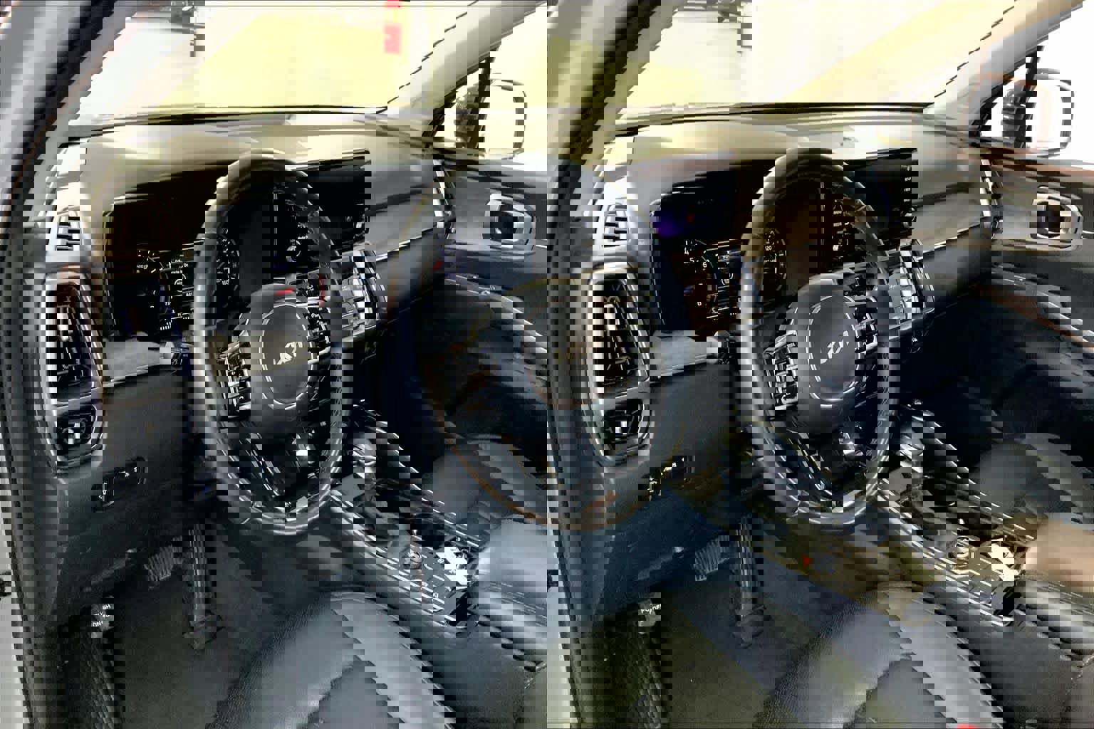 Used 2023 Kia Sorento S w/ Panoramic Sunroof Package image 18