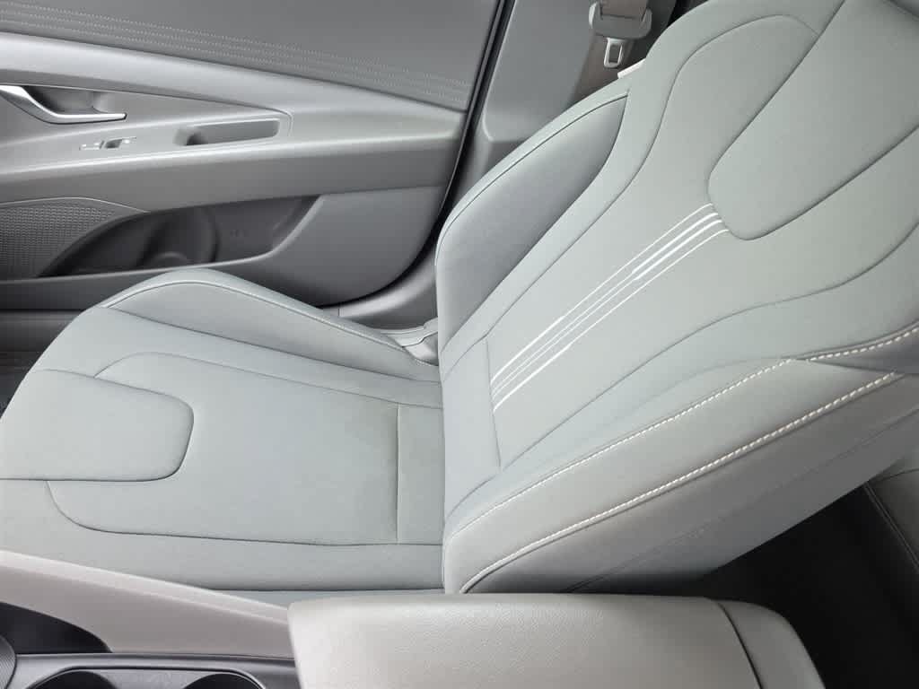 Used 2024 Hyundai Elantra SEL FWD image 26