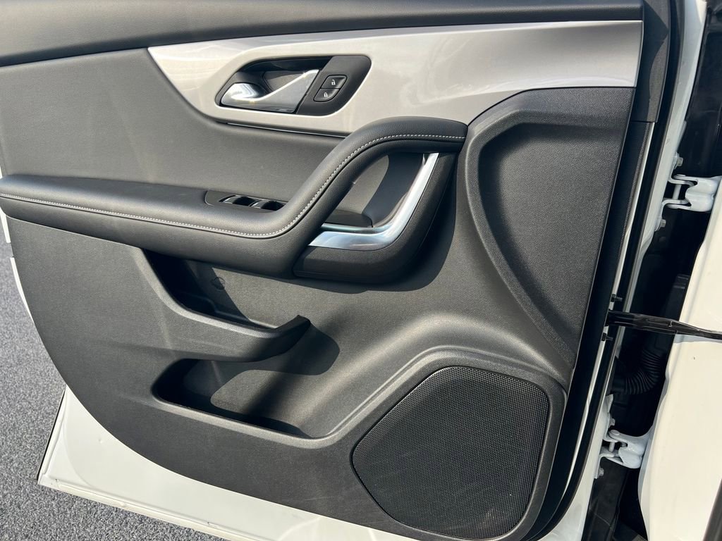 Used 2025 Chevrolet Blazer LT image 17