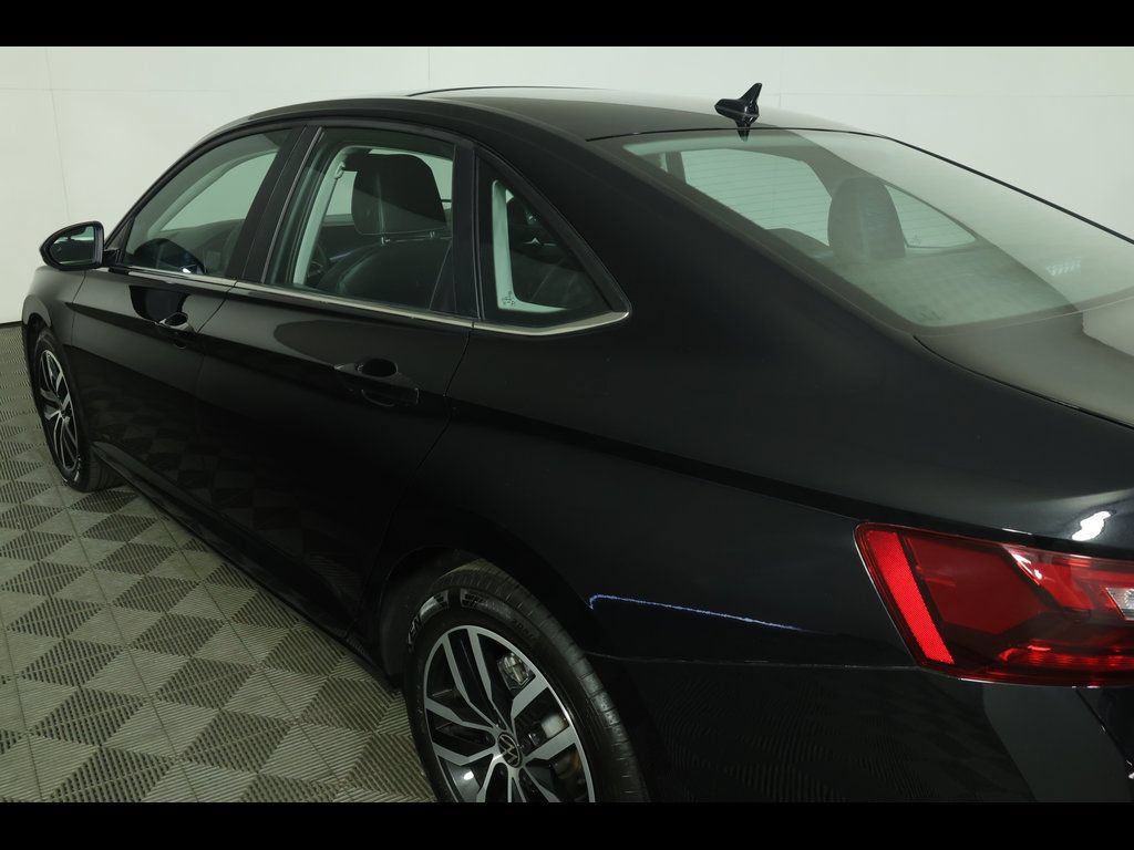 Used 2026 Volkswagen Jetta SE FWD image 17