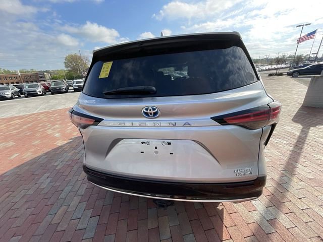 Used 2021 Toyota Sienna Limited image 16