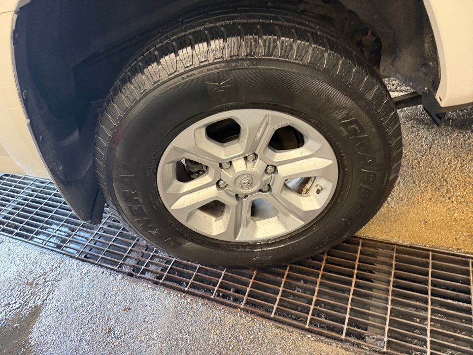 Certified 2016 Toyota 4Runner SR5 AWD/4WD image 27