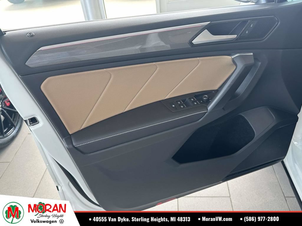 Certified 2023 Volkswagen Tiguan SE R-Line AWD/4WD image 18