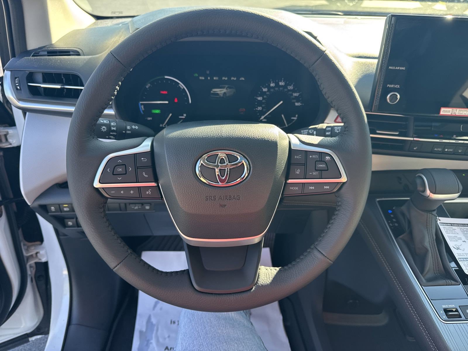 New 2025 Toyota Sienna XLE FWD image 17