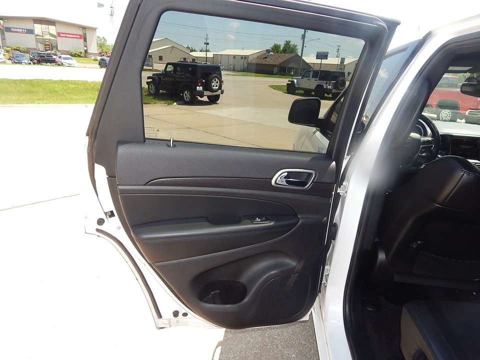 Used 2018 Jeep Grand Cherokee Altitude AWD/4WD image 12