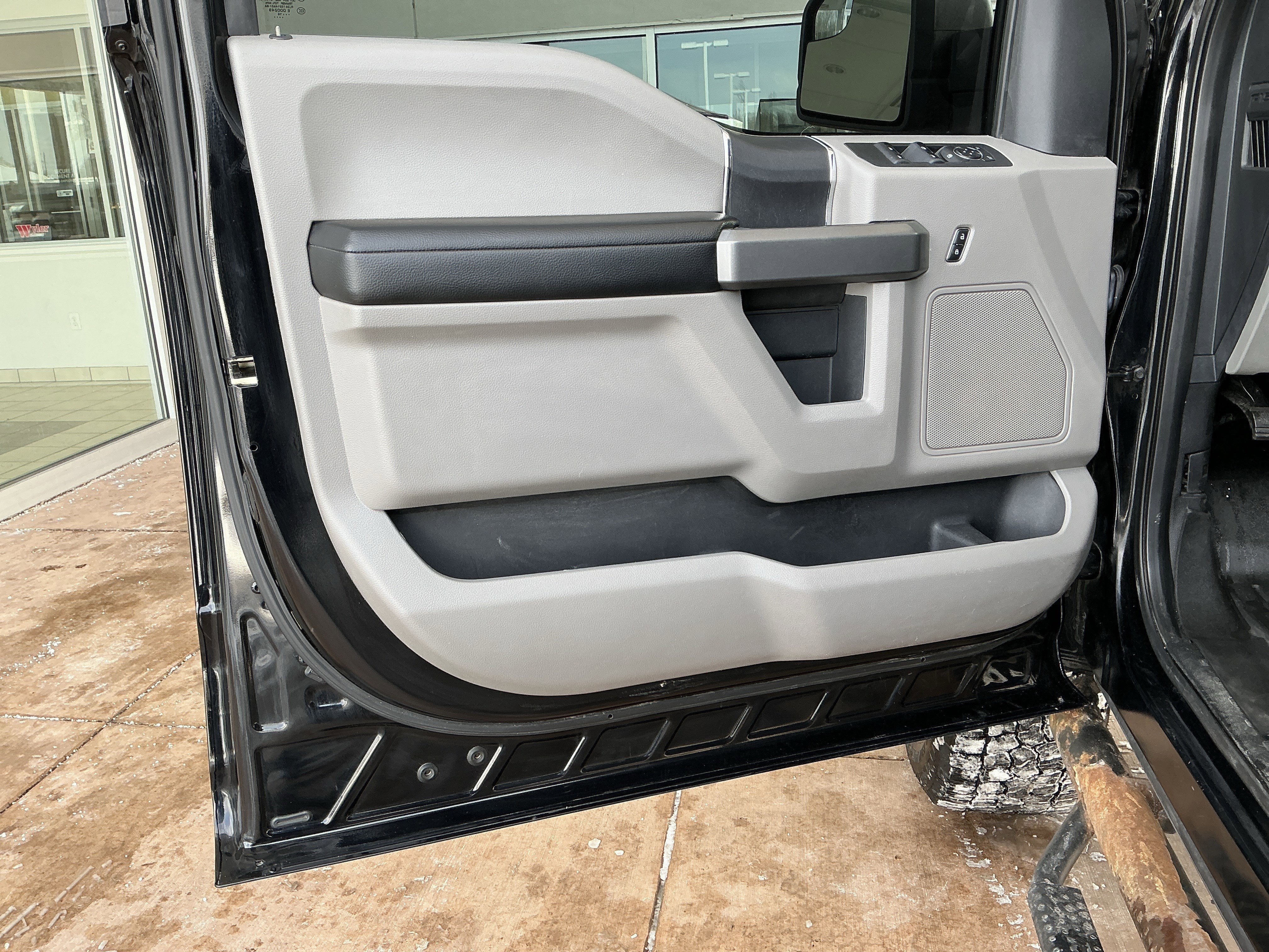 Used 2016 Ford F150 XLT image 14