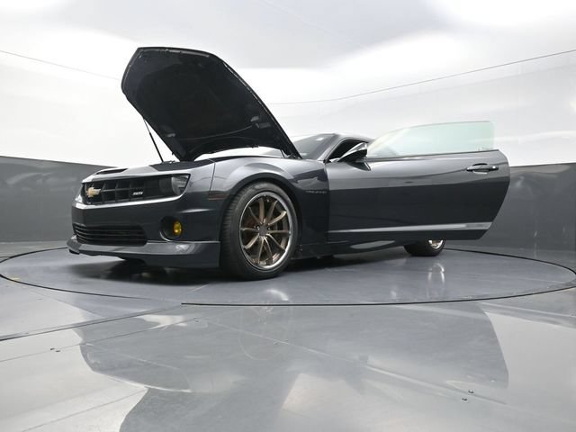 Used 2013 Chevrolet Camaro SS RWD image 38